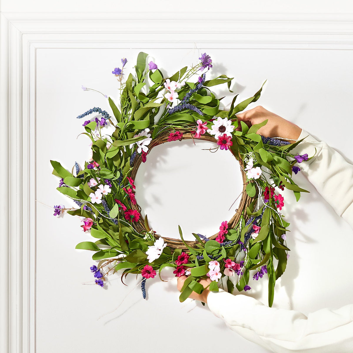 22 in Artificial Daisy Wreath – additional product view