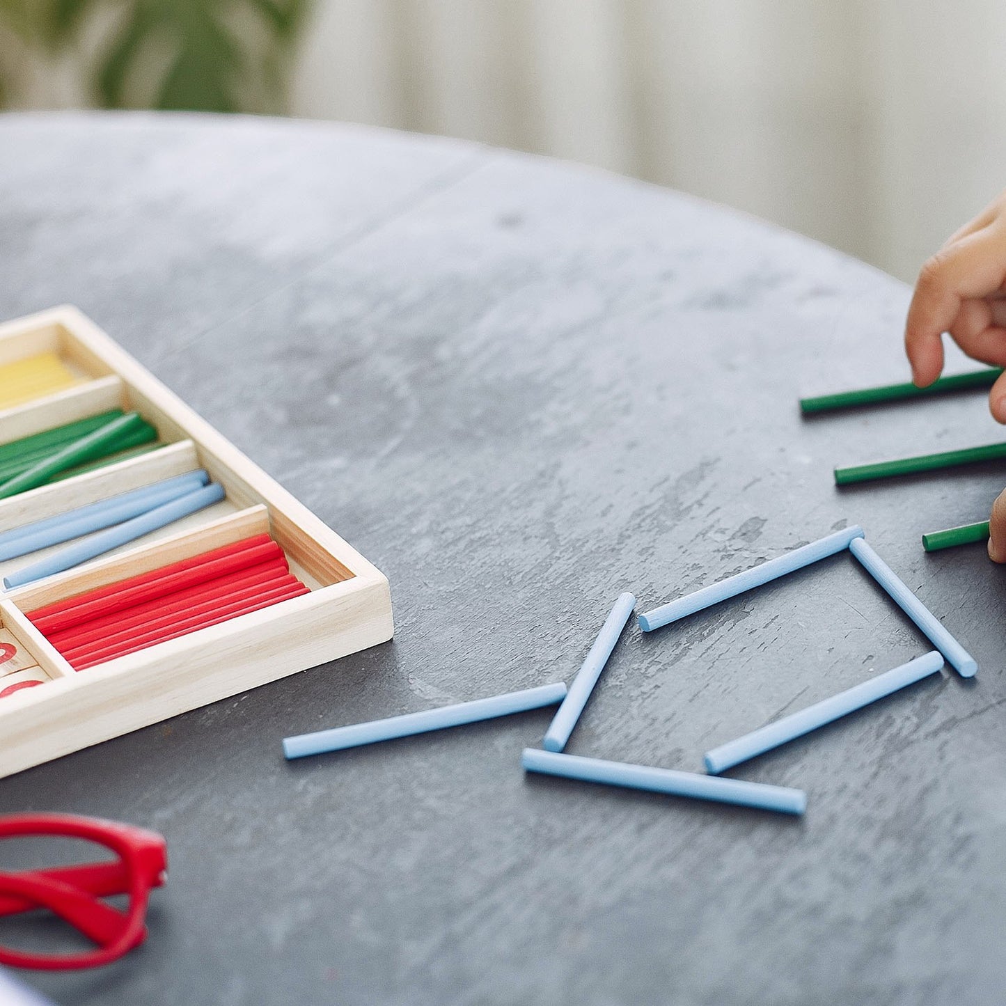 25-Pack 12 in Wooden Dowel Rods – product detail view