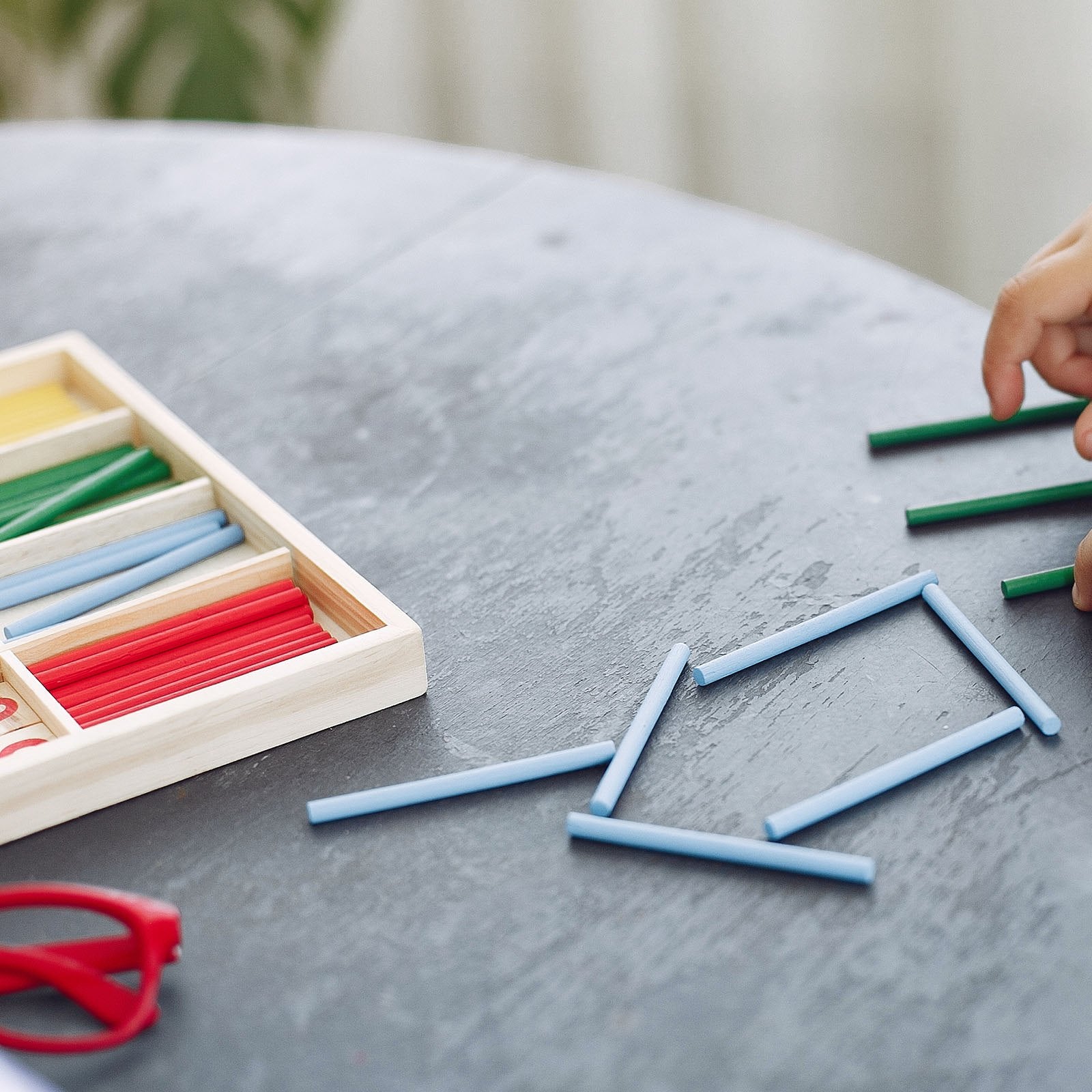 25-Pack 12 in Wooden Dowel Rods – product detail view