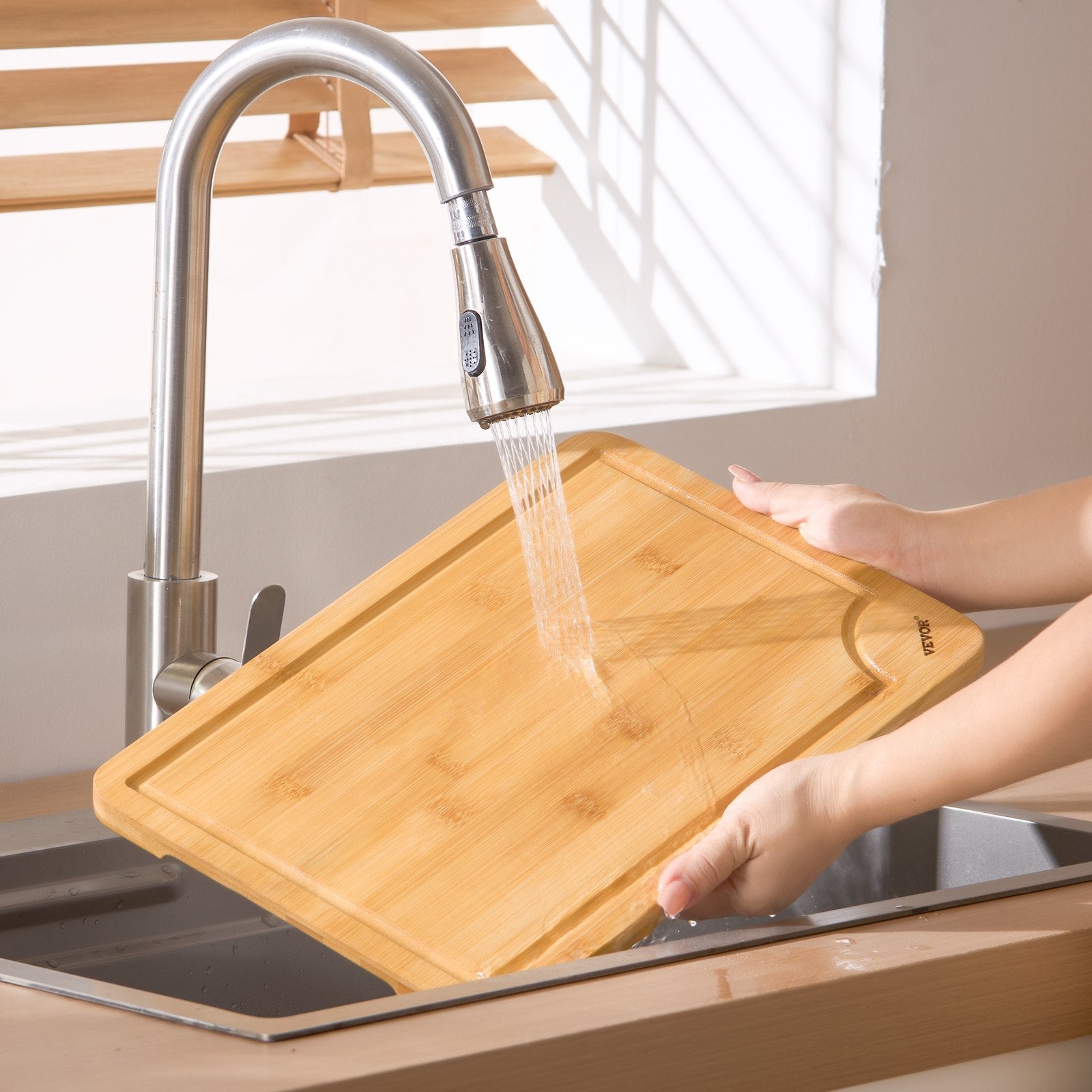 Bamboo Cutting Board with Built-In Handle – product presentation